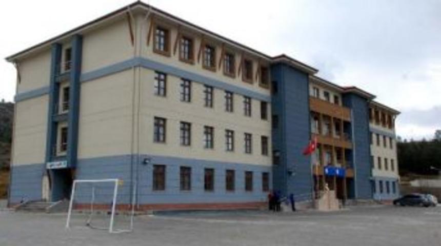 Okulun Bilgisayar Ve Televizyonlarını &Ccedil;aldılar