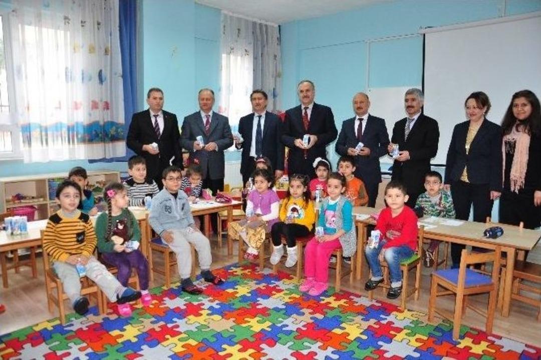 Manisa&rsquo;da 10 Bin &Ouml;ğrenci S&uuml;t İ&ccedil;meyi Kabul Etmedi