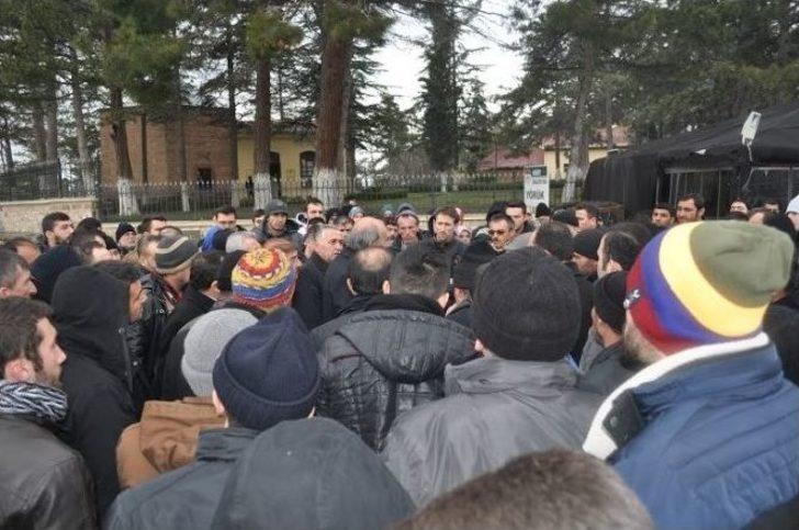 Milletvekili Şeker, Söğüt’te Eylem Yapan İşçileri Ziyaret Etti G5