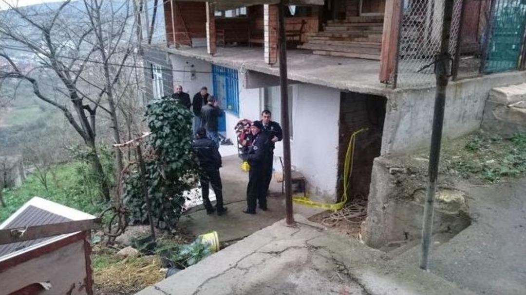 Nişanlısını Korumak İ&ccedil;in Pompalı T&uuml;feğin &Ouml;n&uuml;ne Atladı