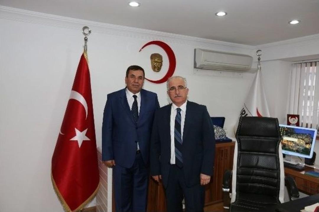 Vali Tuna T&uuml;rk Kızılay&rsquo;ı Eskişehir Şubesi&rsquo;ni Ziyaret Etti