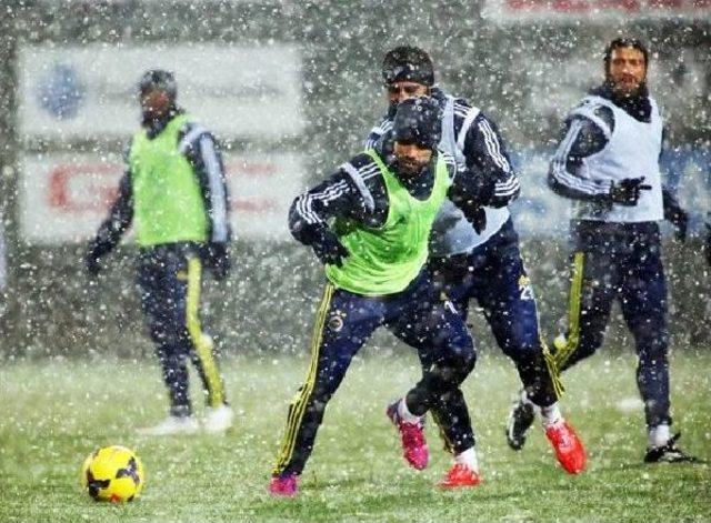 Fenerbahçe Kar Yağışı Altında Çalıştı