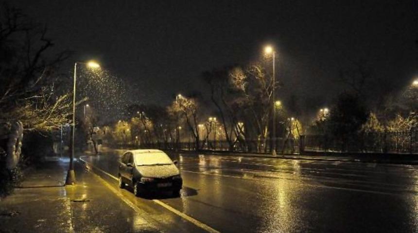 İstanbul'da Kar Yağışı Başladı