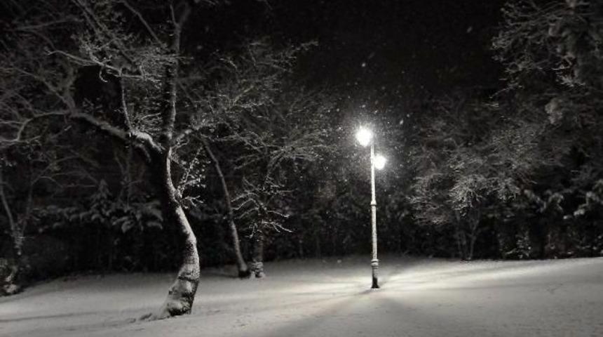 İstanbul'da Gece Kar Etkili Oldu