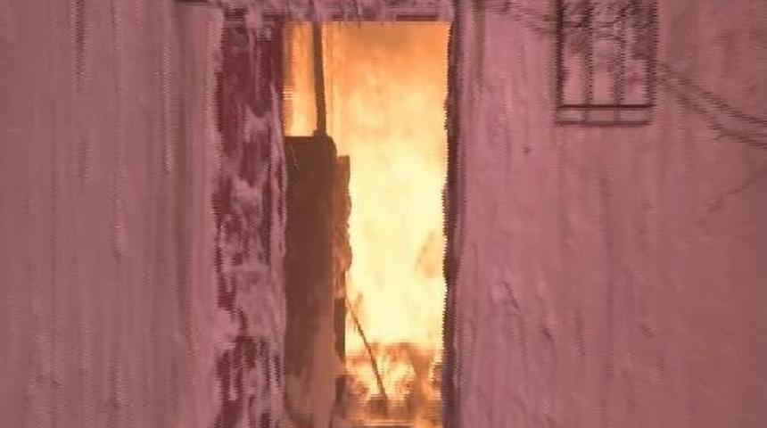 Yanan Binanın 3. Katından Atlayan 2 Suriyeli Yaralandı