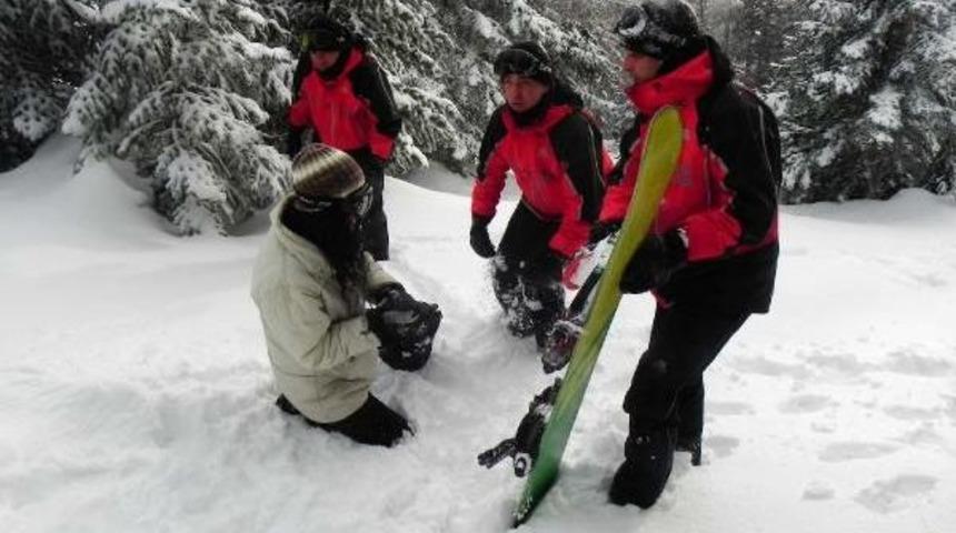 Uludağ'da Kaybolan Kadın Öğretmeni Jandarma Kurtardı