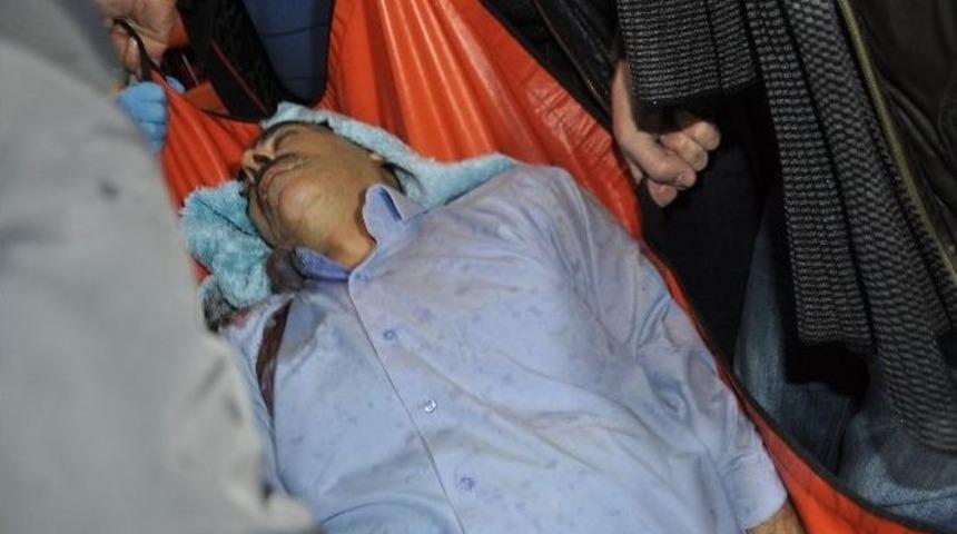 Cinnet Getiren Baba Karısını Ve İki Kızını &Ouml;ld&uuml;rd&uuml;