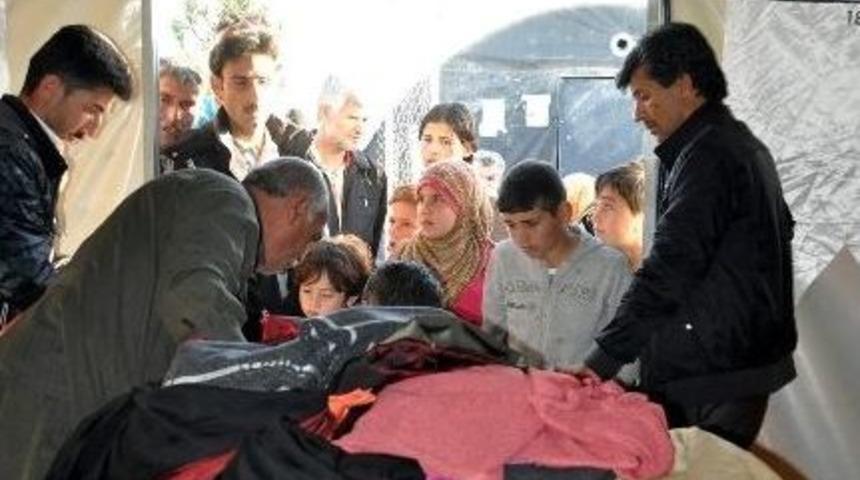 Mültecilere Kışlık Kumaş Dağıtımına Başlandı