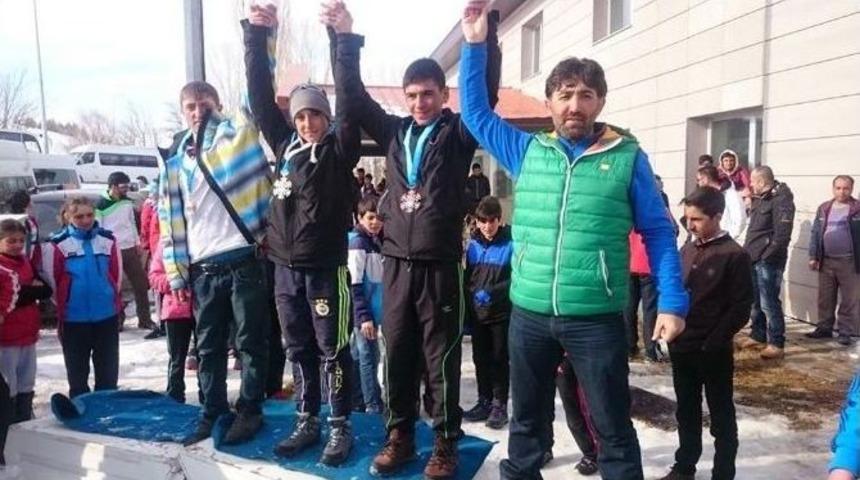 Ağrılı Kayak&ccedil;ılardan B&uuml;y&uuml;k Başarı