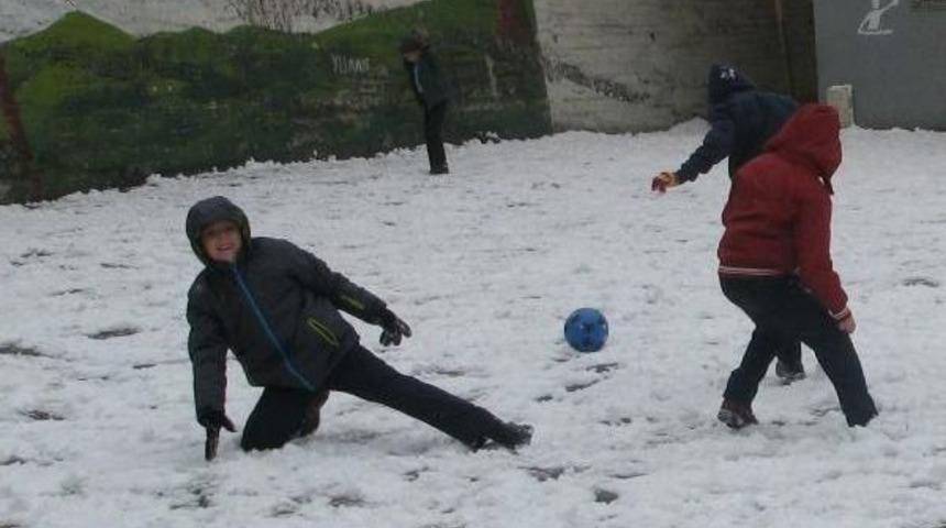G&uuml;m&uuml;şhane&rsquo;De 25 K&ouml;y Yolu Ulaşıma Kapandı