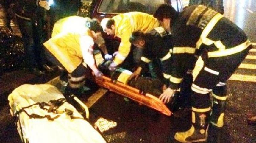 Otomobil &Ccedil;arpan Motosikletin S&uuml;r&uuml;c&uuml;s&uuml; Ağır Yaralandı