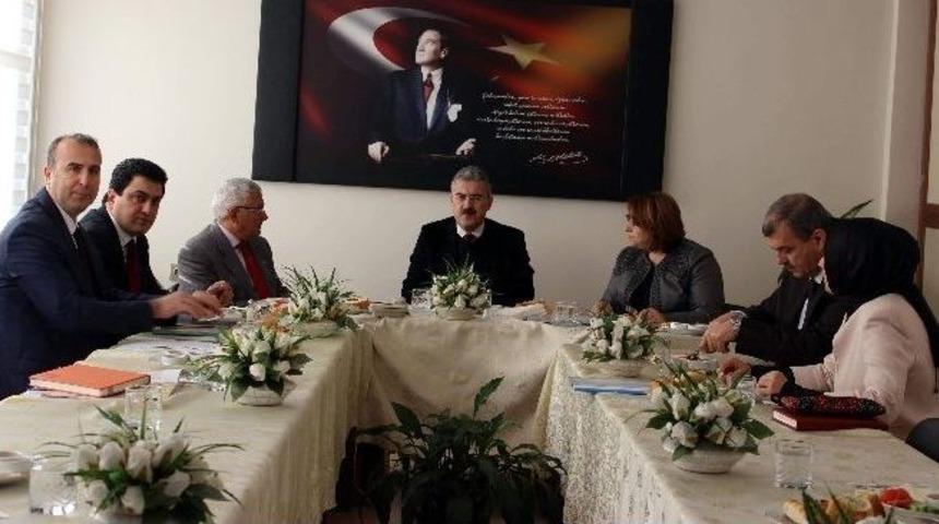 Vali Ayyıldız, Aydın&rsquo;ın Eğitim Durumu Hakkında Bilgi Aldı