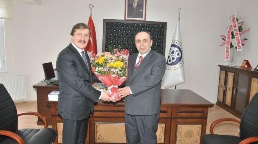 Tıp Fak&uuml;ltesi Dekanlığına Prof. Dr. Kalkan Getirildi