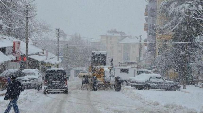 Denizli'de Iki Il&ccedil;ede Kar Tatili