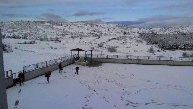 Denizli'de Iki Ilçede Kar Tatili