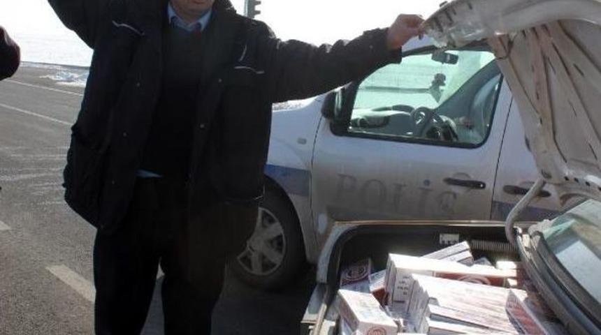 Ka&ccedil;arken Polis Ekip Otomobiline &Ccedil;arptı, G&ouml;revlileri Su&ccedil;ladı