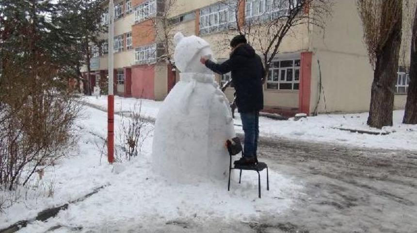 Doğu'da Kar Eğitimi Aksattı; 5 Ilde Okullar Tatil