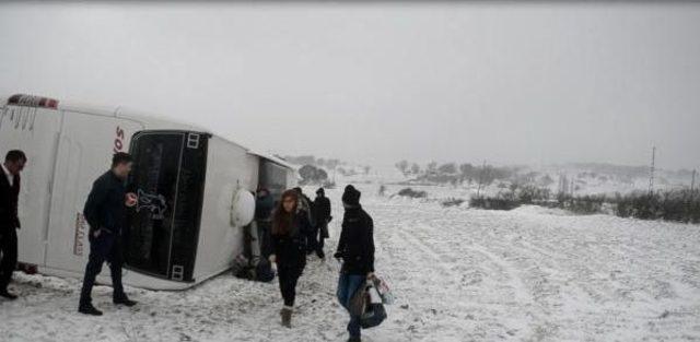 Savaştepe'de Otobüs Devrildi: 4 Yaralı (2)