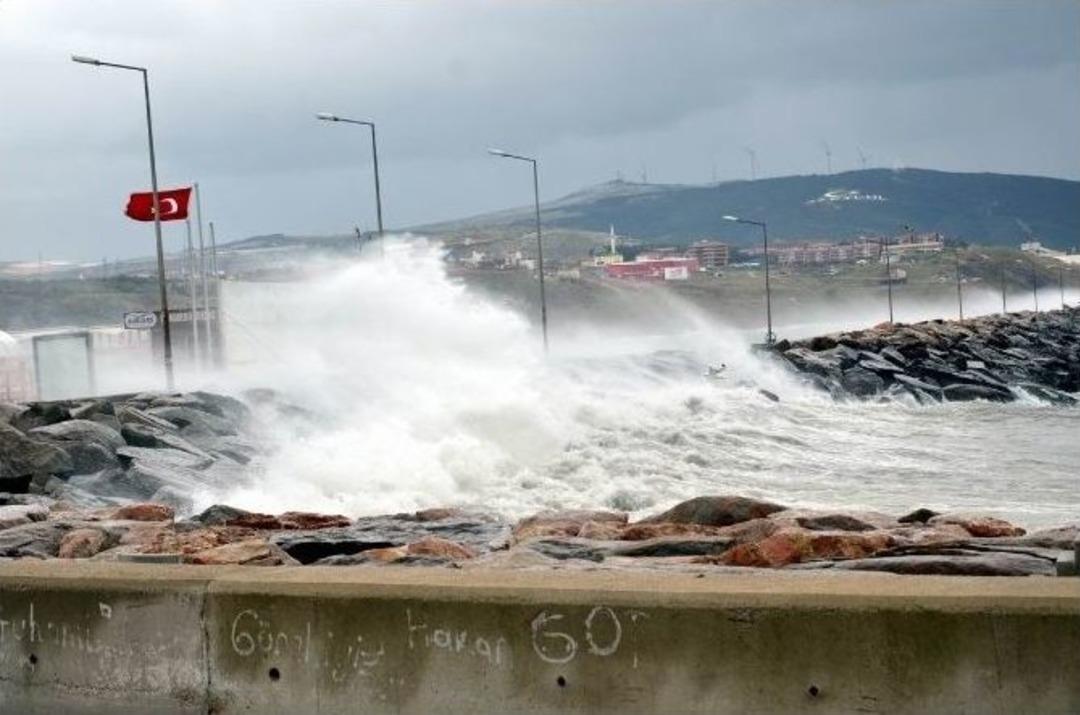Bandırma&rsquo;da Fırtına Deniz Ulaşımını Aksatıyor