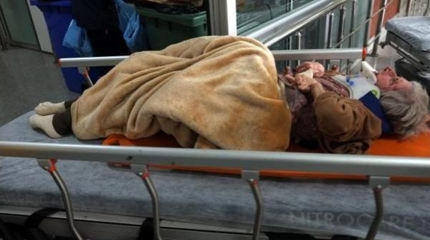 Kayseri&rsquo;De Ambulans Duvara &Ccedil;arptı: 5  Yaralı