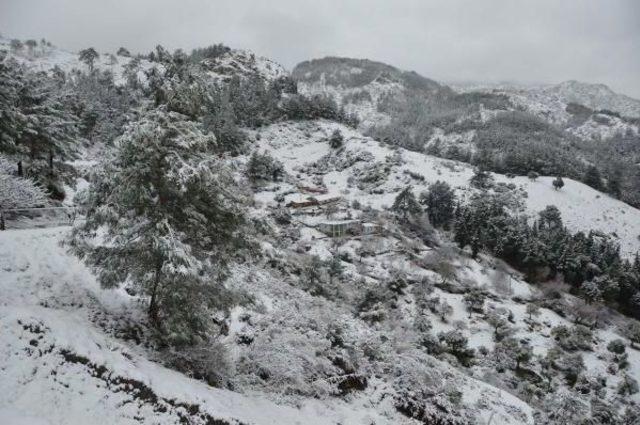 Manisa'da Kar Yağışı Etkili Oldu