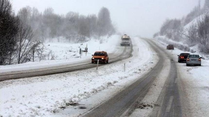 Kar, Zonguldak'ta Ulaşımı Aksattı