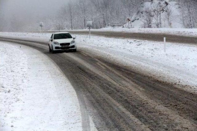 Kar, Zonguldak'ta Ulaşımı Aksattı