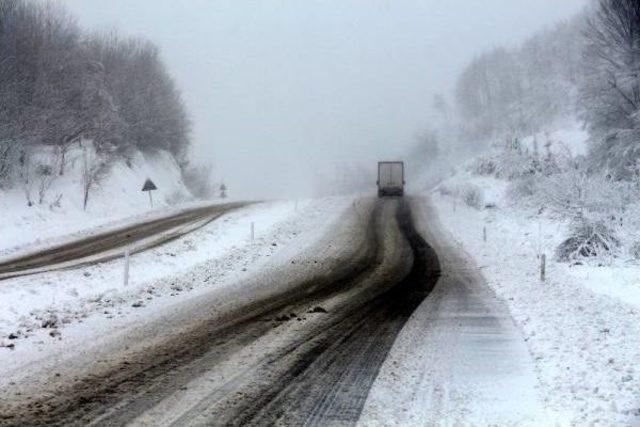 Kar, Zonguldak'ta Ulaşımı Aksattı