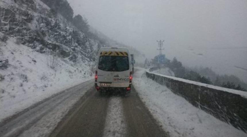 Dağ İl&ccedil;elerinde Kar Ulaşımı Aksatıyor