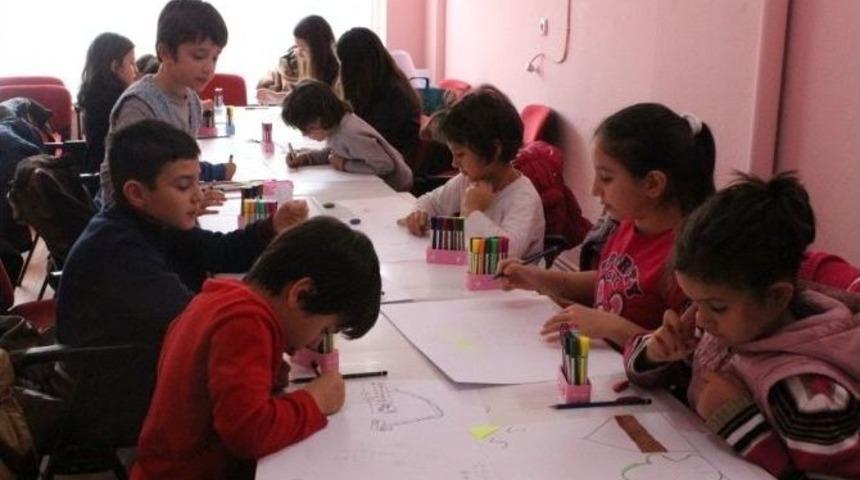 Sosyal Yaşam Evleri&rsquo;nde At&ouml;lye &Ccedil;alışmaları Devam Ediyor