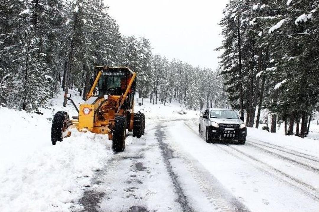 Muğla&rsquo;da Kar Yağışı Etkili Oluyor