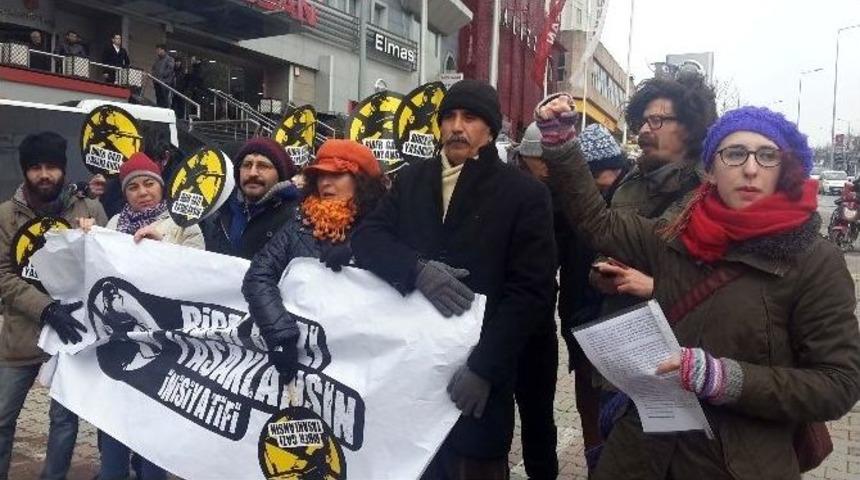 G&uuml;ney Kore Konsolosluğu&rsquo;nda "biber Gazı" Eylemi