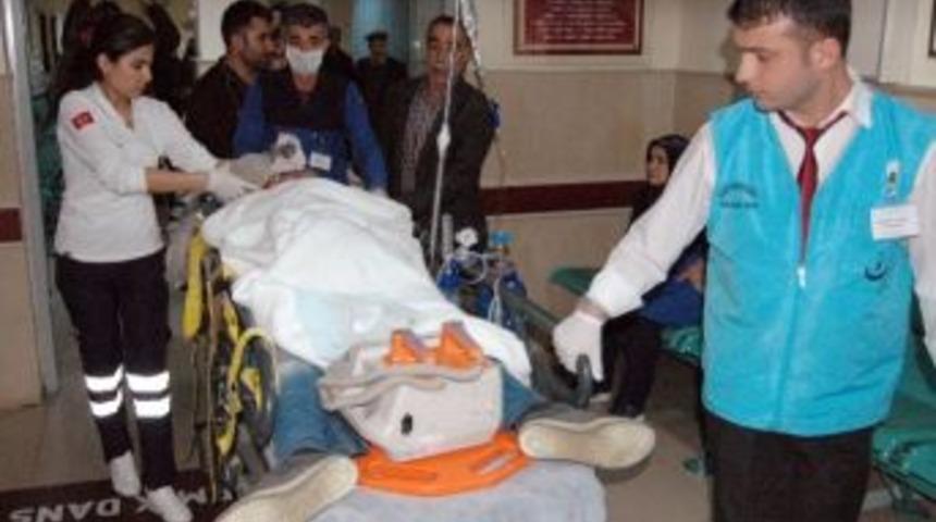 Adıyaman&rsquo;da Otomobil Yayaya &Ccedil;arptı: 1 Yaralı