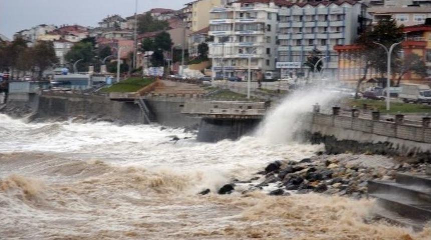 Karadeniz&rsquo;de Fırtına Hakim