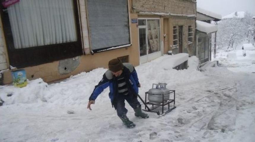 T&uuml;p&ccedil;&uuml; Gen&ccedil; M&uuml;şteriye Kızakla Ulaşıyor