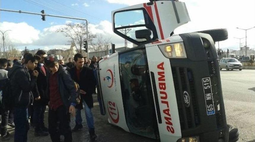 Van&rsquo;da Ambulans Kazası