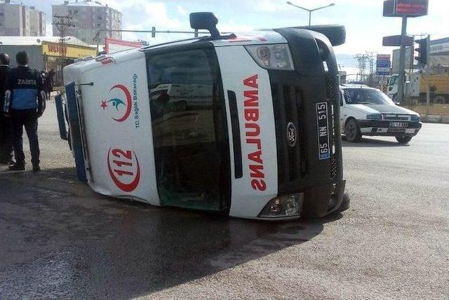 Van’da Ambulans Kazası