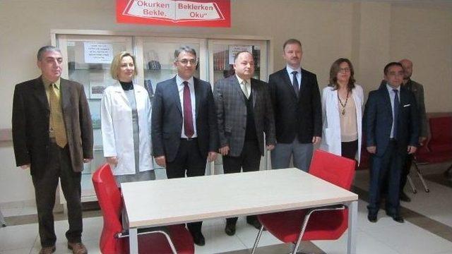 Niğde Devlet Hastanesi’nde Okurken Bekle, Beklerken Oku Kitaplığı 3