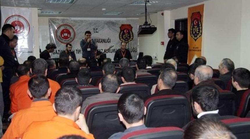 Tutuklu Ve H&uuml;k&uuml;ml&uuml;ler Moral Depoladı