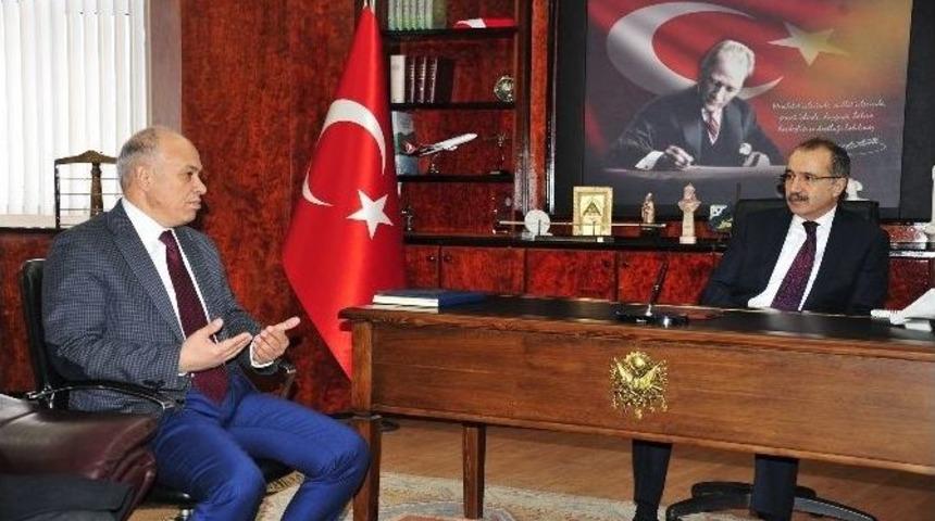 Eski Milli Eğitim Bakanı Din&ccedil;er&rsquo;den Başkan &Ccedil;alışkan&rsquo;a Ziyaret