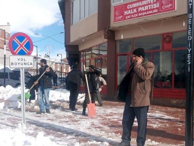 Çat İlçesinde Karla Mücadele Seferberliği