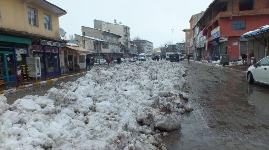Belediyeden Kar Temizleme &Ccedil;alışması