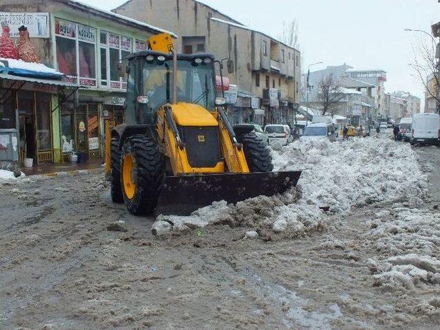 Belediyeden Kar Temizleme Çalışması