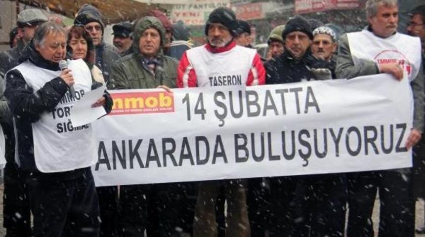 Mimar Ve M&uuml;hendislerden Kar Yağışı Altında Torba Yasa Eylemi