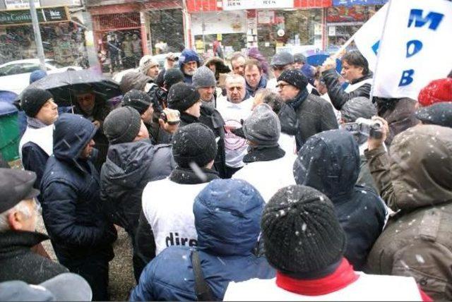 Mimar Ve Mühendislerden Kar Yağışı Altında Torba Yasa Eylemi