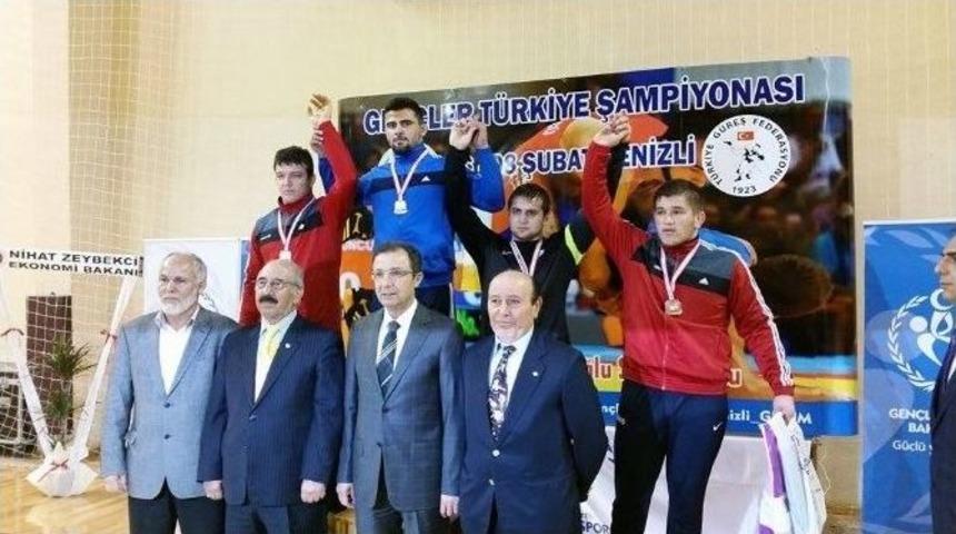 Balıkesirli G&uuml;reş&ccedil;ilerin Sırtı Yere Gelmiyor