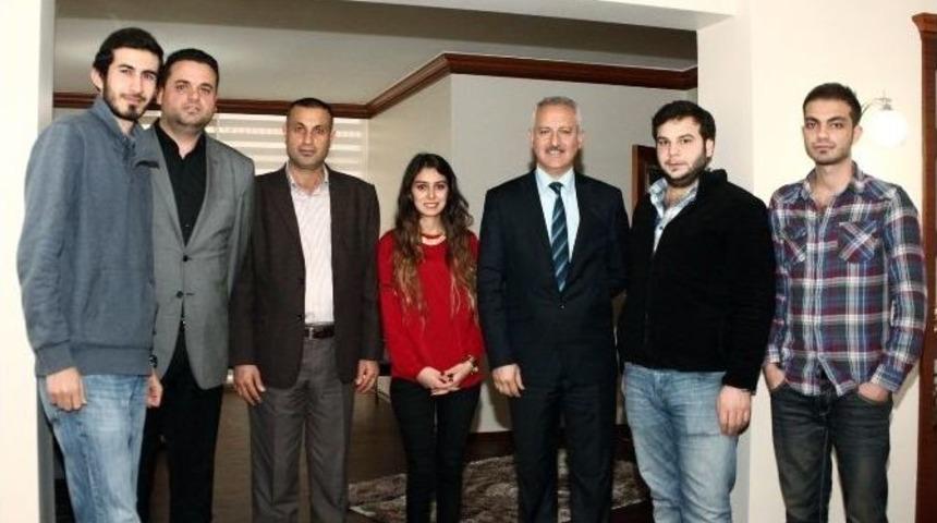 Cinnet Getiren Annenin &Ccedil;ocuklarına Sahip &Ccedil;ıktılar