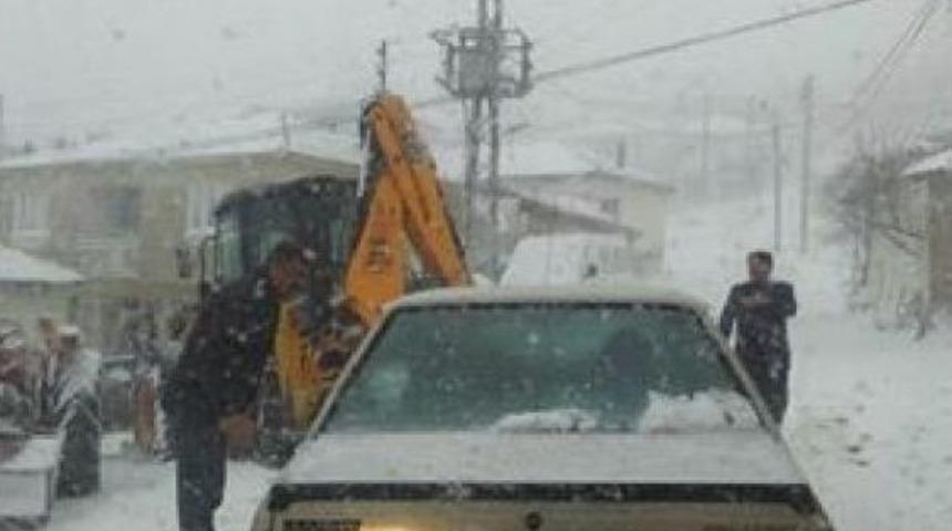 Karla Kaplı Yol A&ccedil;ıldı, &Ouml;mer Bebek Ve Ailesi Evine Ulaştı