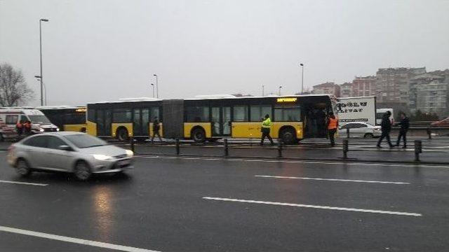 Ecel Metrobüste Yakaladı