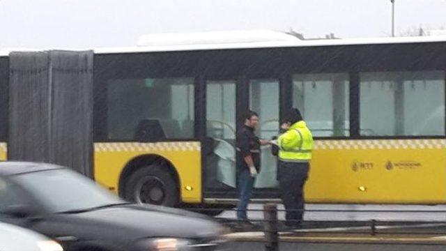 Ecel Metrobüste Yakaladı